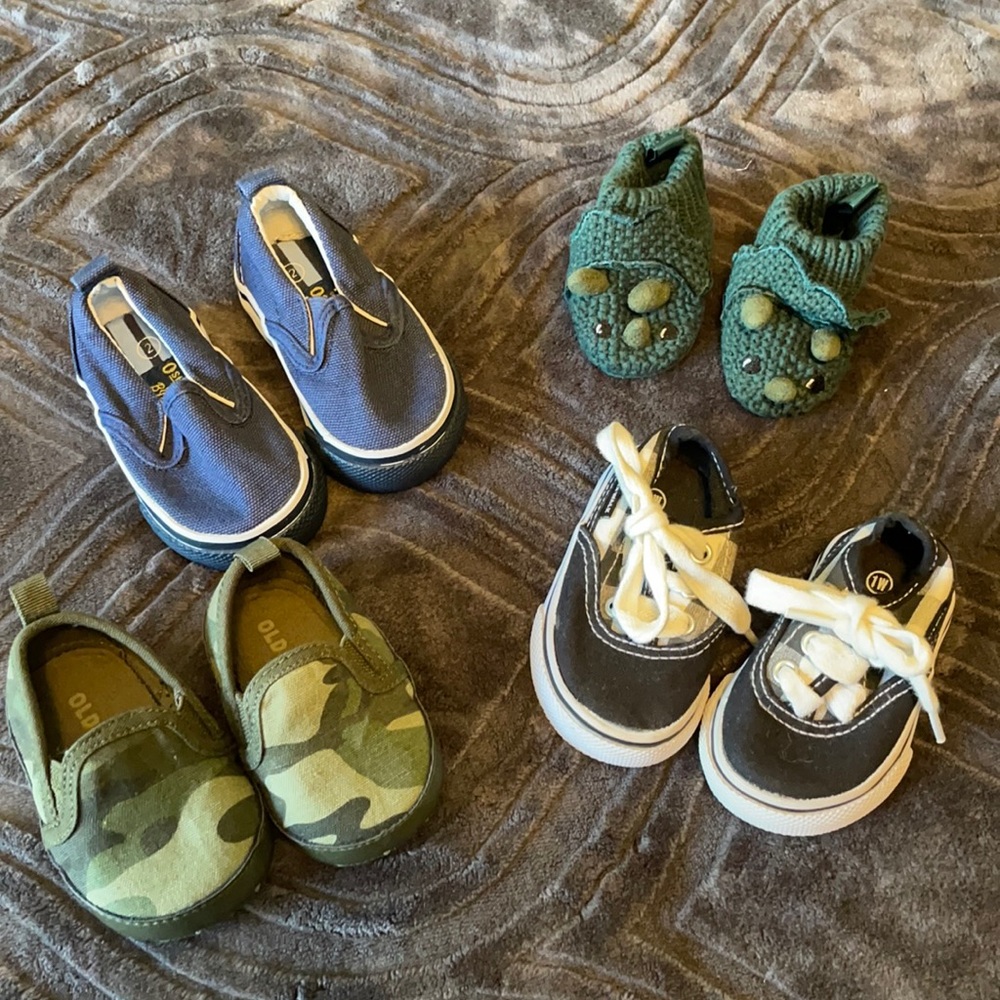 Lot of baby shoes